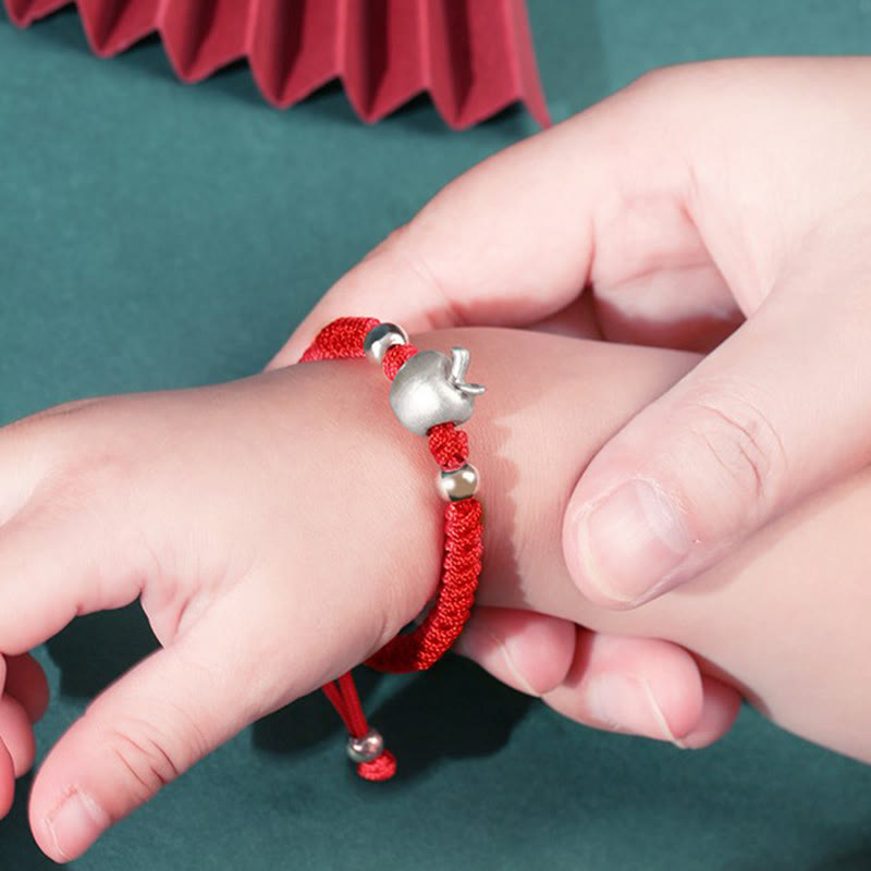 Pulsera para niños hecha a mano con cuerda multicolor de manzana roja de plata esterlina 999 de Mythstone