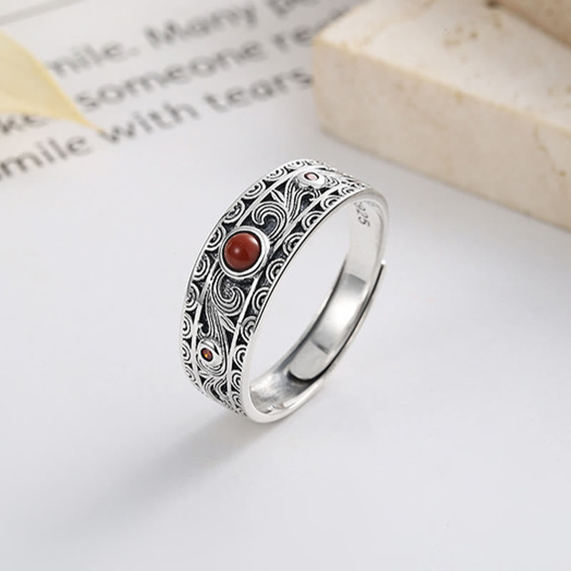 Anillo de pensamiento lógico con nubes auspiciosas y ágata roja incrustada en plata de ley 925 Mythstone 