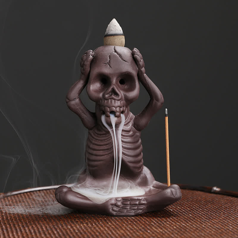 Quemador de incienso de arcilla morada con forma de calavera fantasma de Mythstone, fuente de humo con reflujo, decoración de la paz