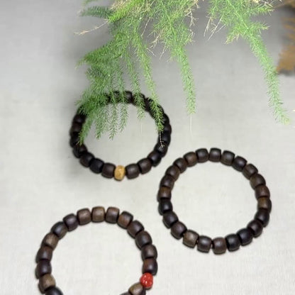 Pulsera de meditación de fuerza ósea tibetana con Buda sonriente y jade cian de ágata roja de madera de agar Bai Qinan de Mythstone Nha Trang