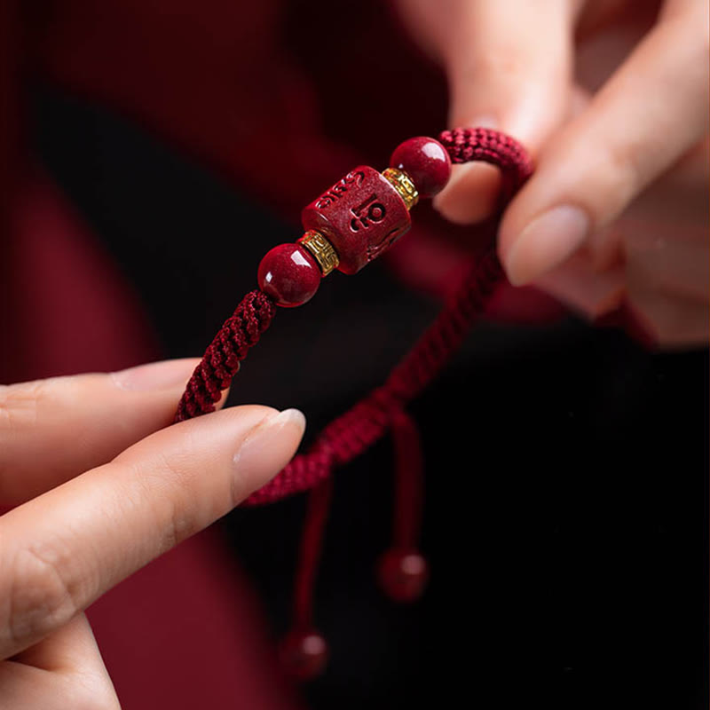 Pulsera trenzada con bendición grabada Om Mani Padme Hum y cinabrio tibetano Mythstone 