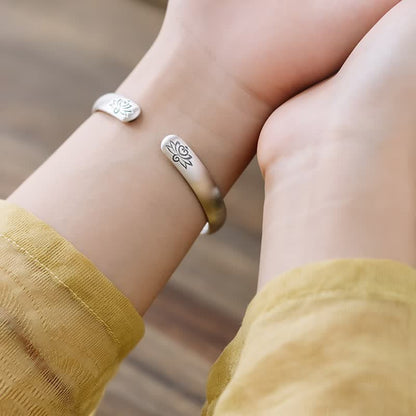 Pulsera de cobre blanco con sutra del corazón y flor de loto de Mythstone