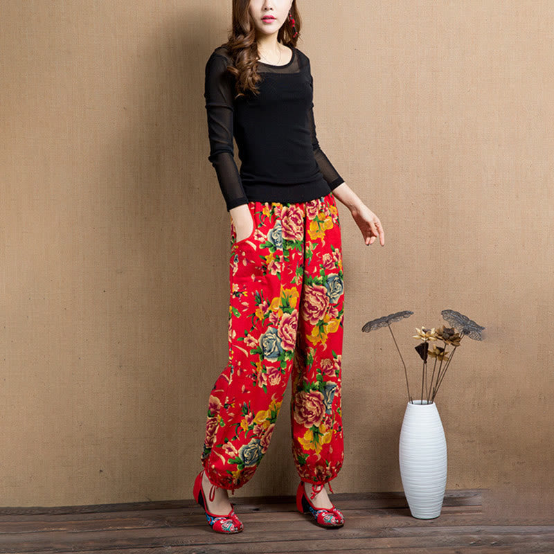 Pantalones harén con estampado de flores rojas y verdes de estilo étnico Mythstone y bolsillos 