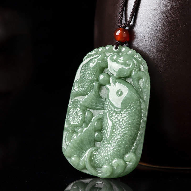 Colgante de jade natural con forma de pez koi y loto para la prosperidad y la riqueza