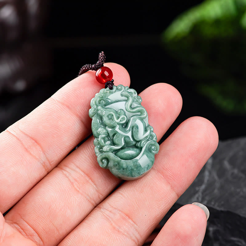 Colgante de jade natural Mythstone con el signo del zodíaco chino de la prosperidad de 12 caracteres