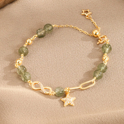 Pulsera de protección con estrellas del amor eterno y cuarzo rutilado verde en oro de 14 quilates de Mythstone con lazo Möbius 