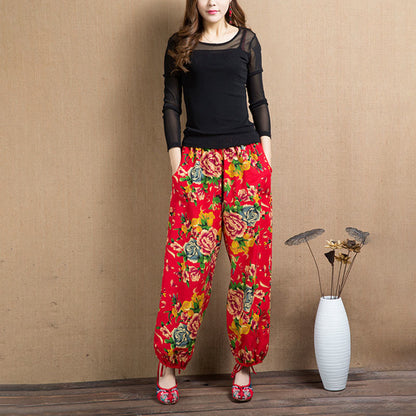 Pantalones harén con estampado de flores rojas y verdes de estilo étnico Mythstone y bolsillos 