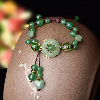 Pulsera de jade verde natural con flor colgante y suerte de Mythstone