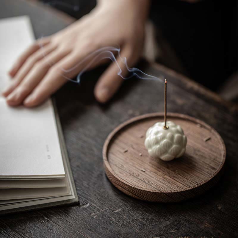 Quemador de incienso pequeño de cerámica con forma de flor de loto de Mythstone para meditación