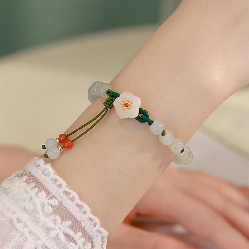 Pulsera de la suerte con flor de durazno y jade de Mythstone