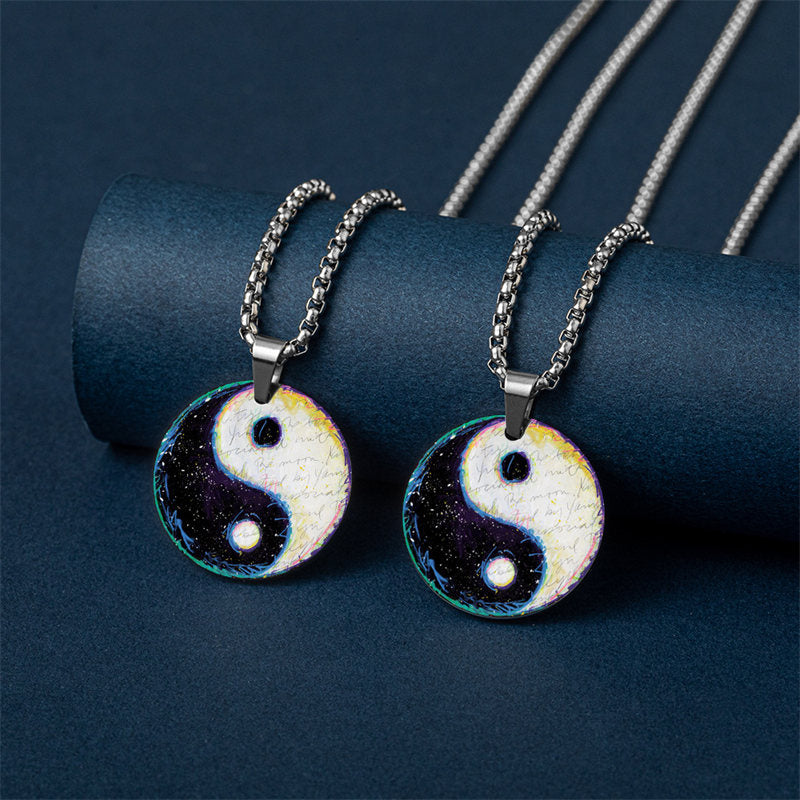 Colgante de collar de acero de titanio con armonía de pez koi y dragón Yin Yang