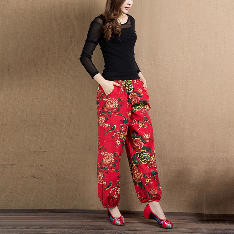 Pantalones harén con estampado de flores rojas y verdes de estilo étnico Mythstone y bolsillos 