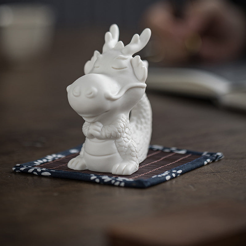 Figura decorativa de cerámica de porcelana blanca para el té o la mascota del año de la suerte del dragón de Mythstone 