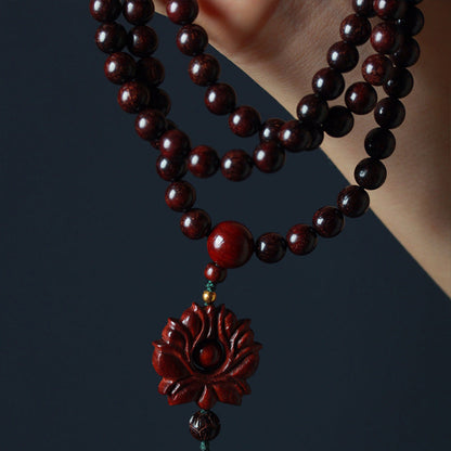 Pulsera de equilibrio tibetano con mala de loto y sándalo rojo y hojas pequeñas de MythStone 