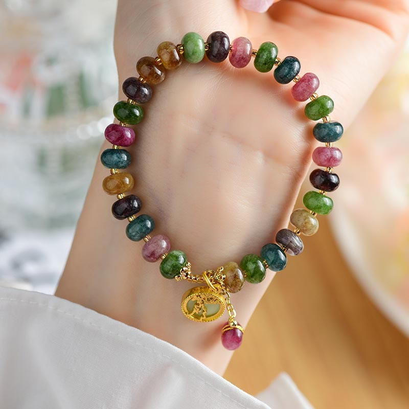 Pulsera con dije de conejo y flor adorable de turmalina colorida Mythstone