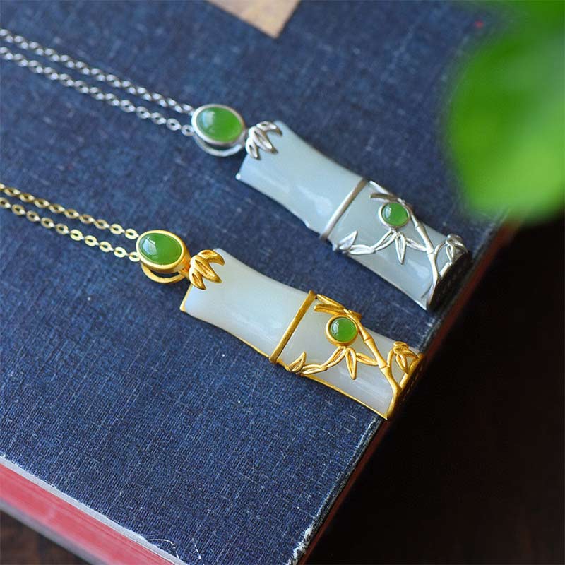 Collar con colgante de protección de bambú y jade cian y jade blanco Mythstone