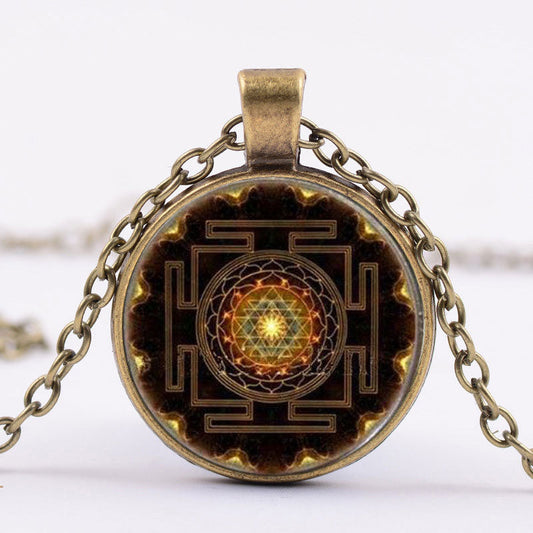 Collar con piedras preciosas sagradas del tiempo Sri Yantra Mythstone 