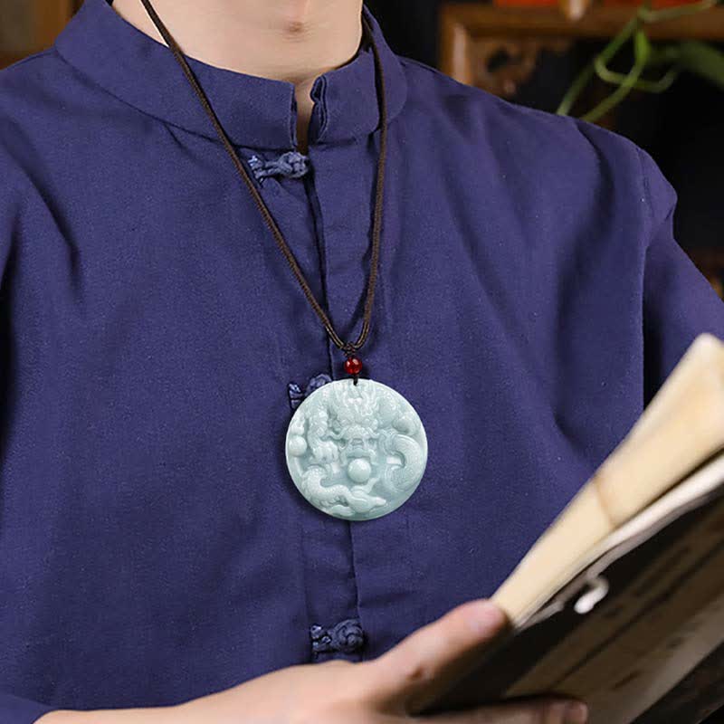 Collar con amuleto de éxito de jade y dragón del zodíaco chino Mythstone