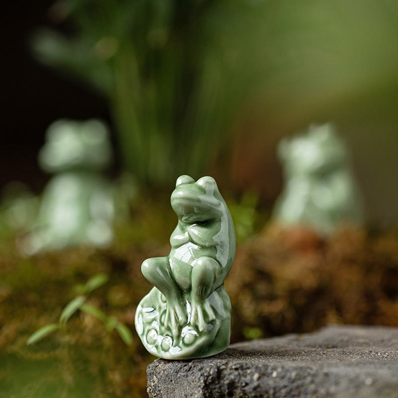 Mythstone Mini Small Meditation Lotus Resting Frog Ceramic Wealth Luck Home Tea Pet Figurine Decoration