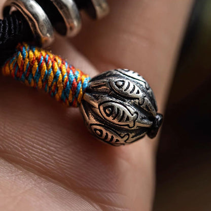 Pulsera de doble vuelta con amuleto tallado Om Mani Padme Hum tibetano de MythStone