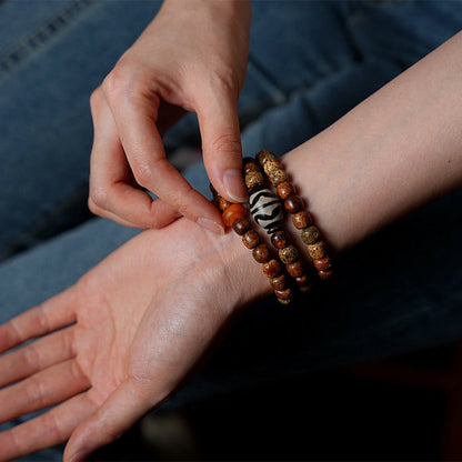 Pulsera de triple vuelta con cuentas de ámbar, dzi, semilla de Bodhi tibetano, ágata y zakiram, diosa de la riqueza