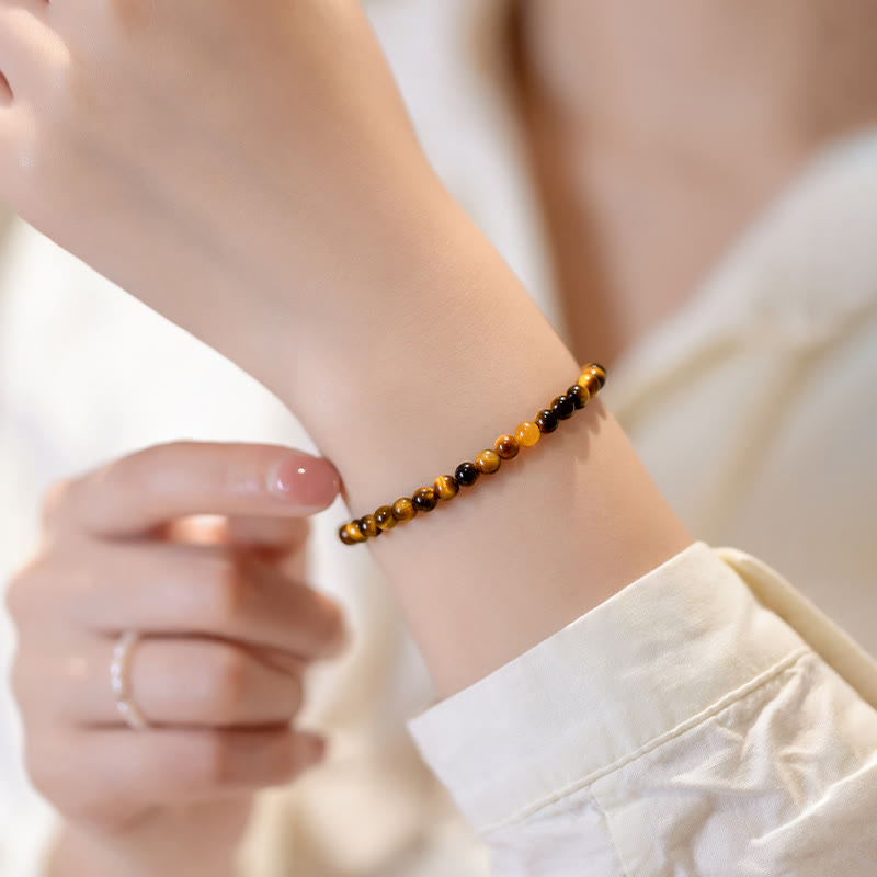 Pulsera de protección y valentía con piedra de ojo de tigre natural bañada en oro de 14 quilates de Mythstone