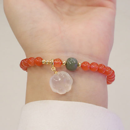 Pulsera de confianza con pata de gato de jade, calcedonia y ágata roja de Mythstone