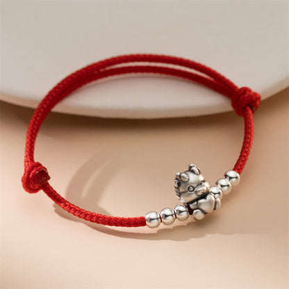 Pulsera roja con la suerte del año del dragón en plata de ley 999 hecha a mano por Mythstone