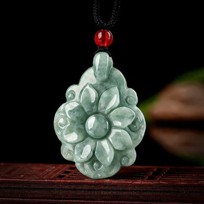 Colgante de collar con diseño de flor de Kalanchoe blossfeldiana de jade natural Mythstone 