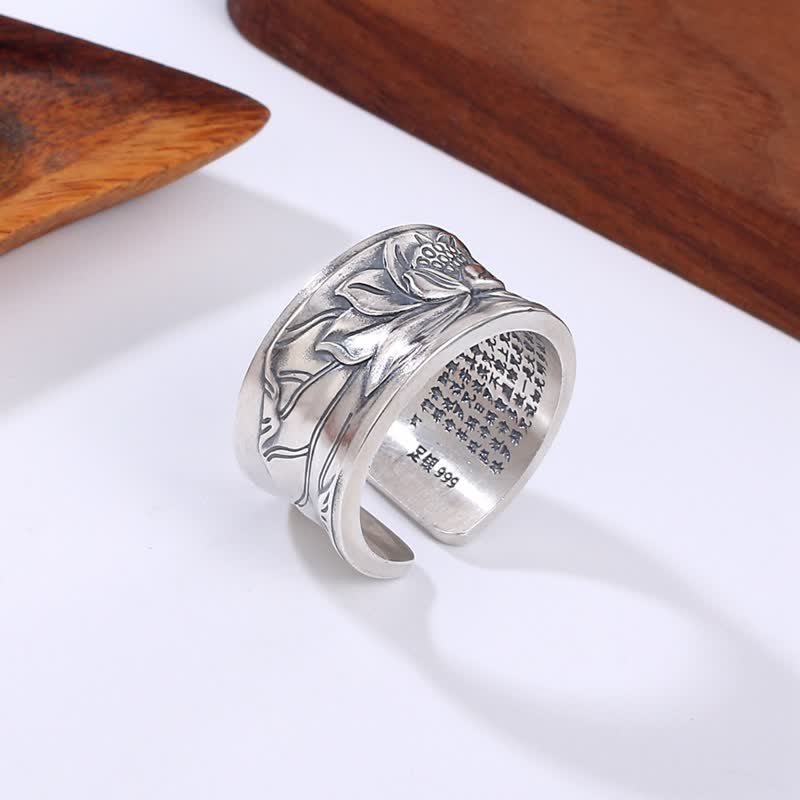 Anillo de protección con sutra del corazón y flor de loto en plata de ley 999 de Mythstone