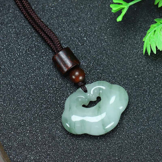 Colgante de collar con amuleto de la abundancia con candado chino de seda dorada de jade Tianshan de Mythstone