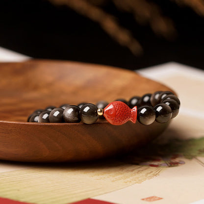 Pulsera protectora calmante con pez koi de obsidiana cinabrio con brillo plateado natural Mythstone 