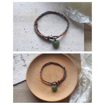 Pulsera de prosperidad con diseño de pata de gato y jade hetiano de Mythstone