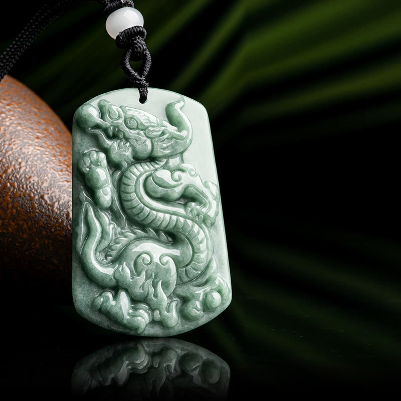 Collar con colgante de amuleto de éxito de jade del zodiaco chino del año del dragón de Mythstone 