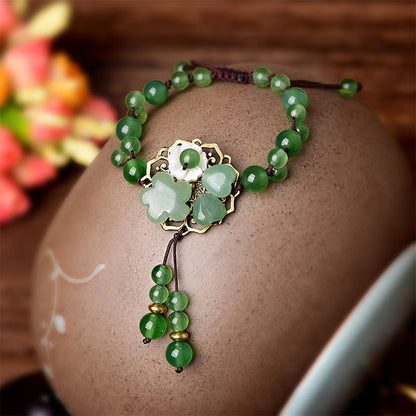 Pulsera de jade verde natural con flor colgante y suerte de Mythstone