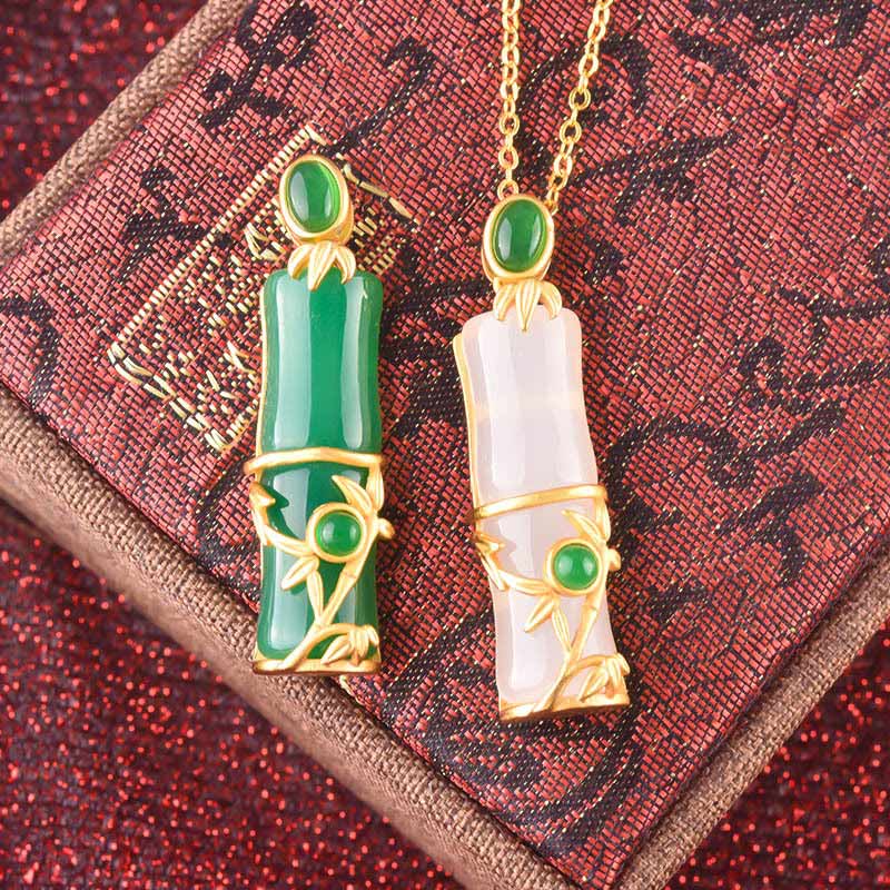 Collar con colgante de protección de bambú y jade cian y jade blanco Mythstone