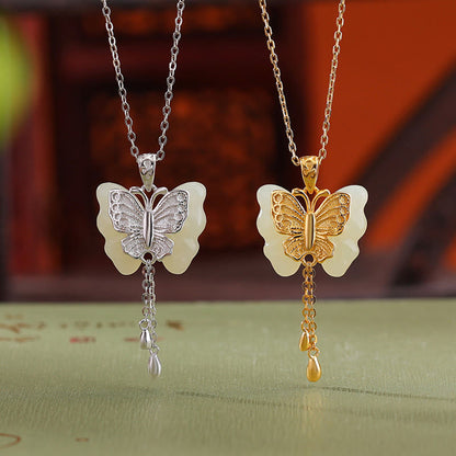 Collar con colgante de bendición de mariposa de jade blanco hetiano bañado en oro y plata de ley 925 de Mythstone