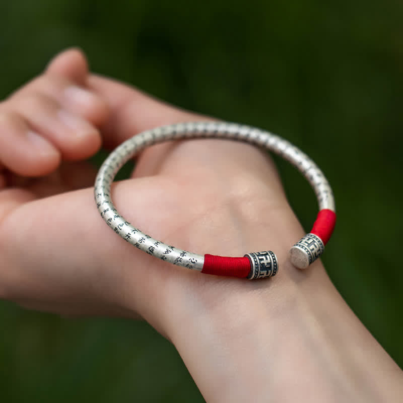 Pulsera de hilo rojo de la suerte Om Mani Padme Hum del Tíbet con piedra mitológica