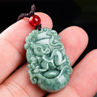 Colgante de jade natural Mythstone con el signo del zodíaco chino de la prosperidad de 12 caracteres