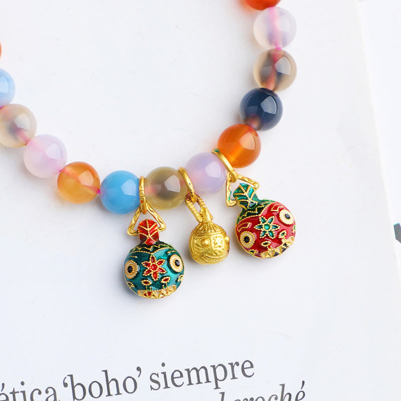 Pulsera con dijes de armonía de melocotón y familia de bestias devoradoras de oro y ágata de caramelo de colores Mythstone