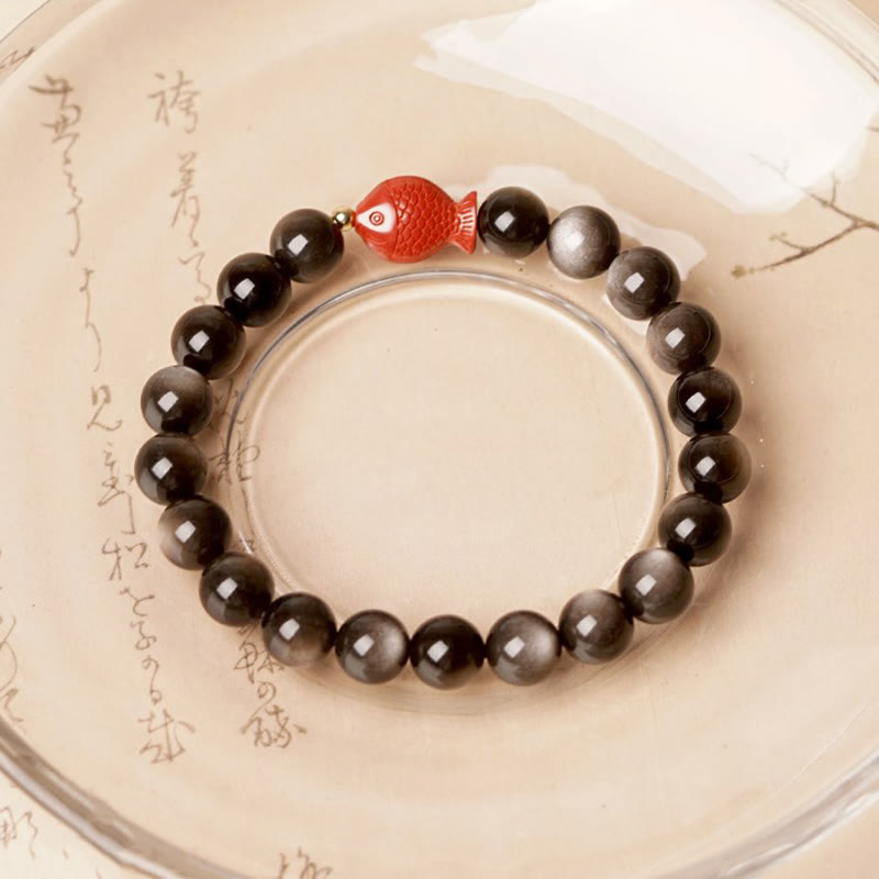 Pulsera protectora calmante con pez koi de obsidiana cinabrio con brillo plateado natural Mythstone 