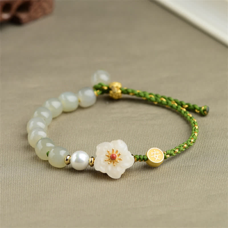 Pulsera de la suerte con jade hetiano natural y flor de durazno en plata de ley 925 Mythstone