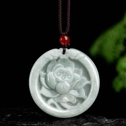 Colgante de prosperidad tallado con flor de loto de jade natural Mythstone 