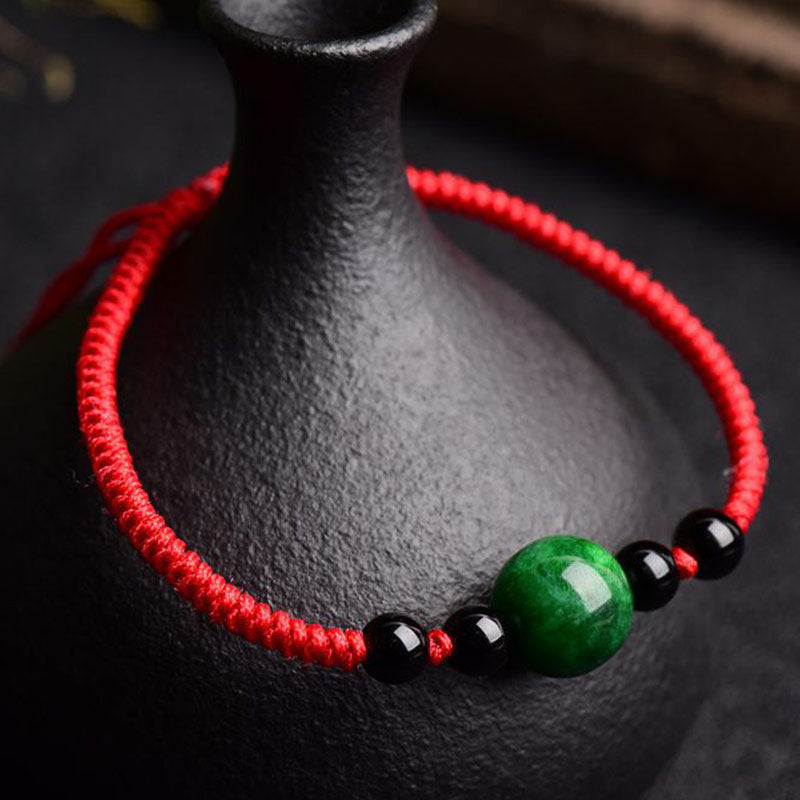 Pulsera de hilo rojo de jade con la suerte y el éxito de Mythstone