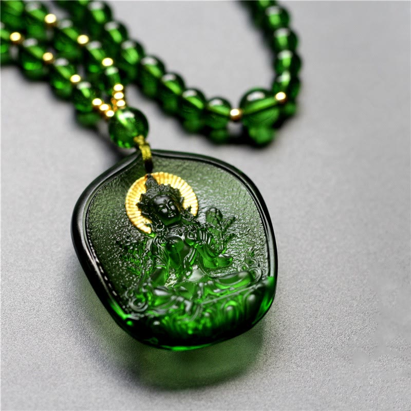 Colgante de collar de protección de cristal Liuli bañado en oro con Buda Tara verde tibetano Mythstone