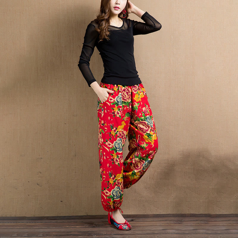 Pantalones harén con estampado de flores rojas y verdes de estilo étnico Mythstone y bolsillos 