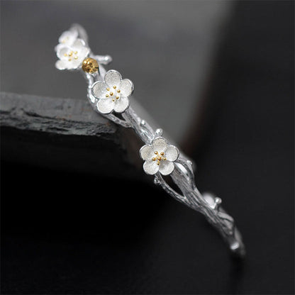 Pulsera ajustable Mythstone con bendición de flor de ciruelo en plata de ley 925