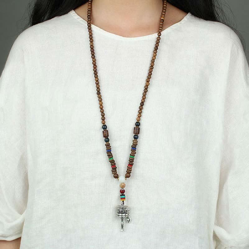 Collar con colgante de madera Vajra con rueda de oración tibetana Om Mani Padme Hum de Mythstone