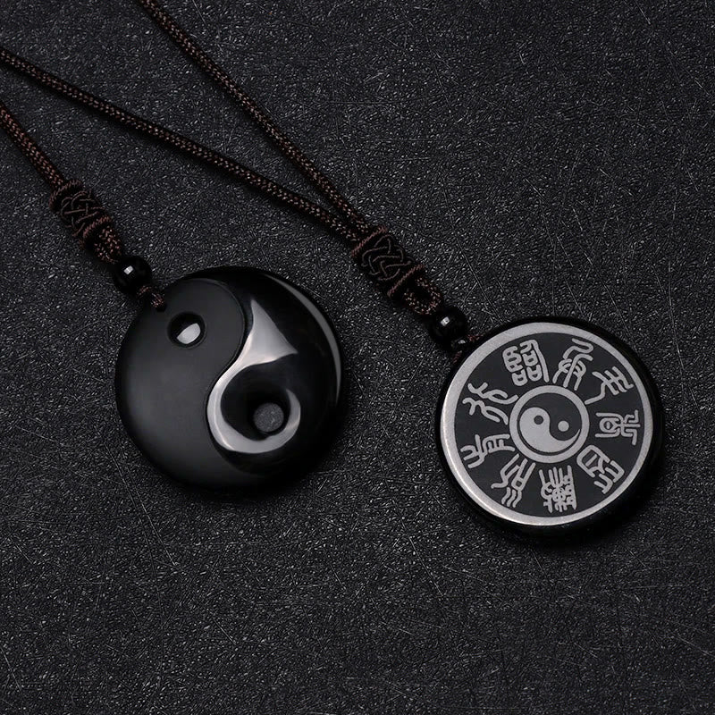 Colgante de collar Yin Yang de purificación tallado con mantra de nueve caracteres de las cinco montañas sagradas del taoísmo de obsidiana negra de Mythstone