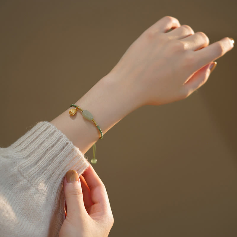 Pulsera de hilo con amuleto de la suerte y la felicidad con hebilla de cuentas de jade de loto Mythstone